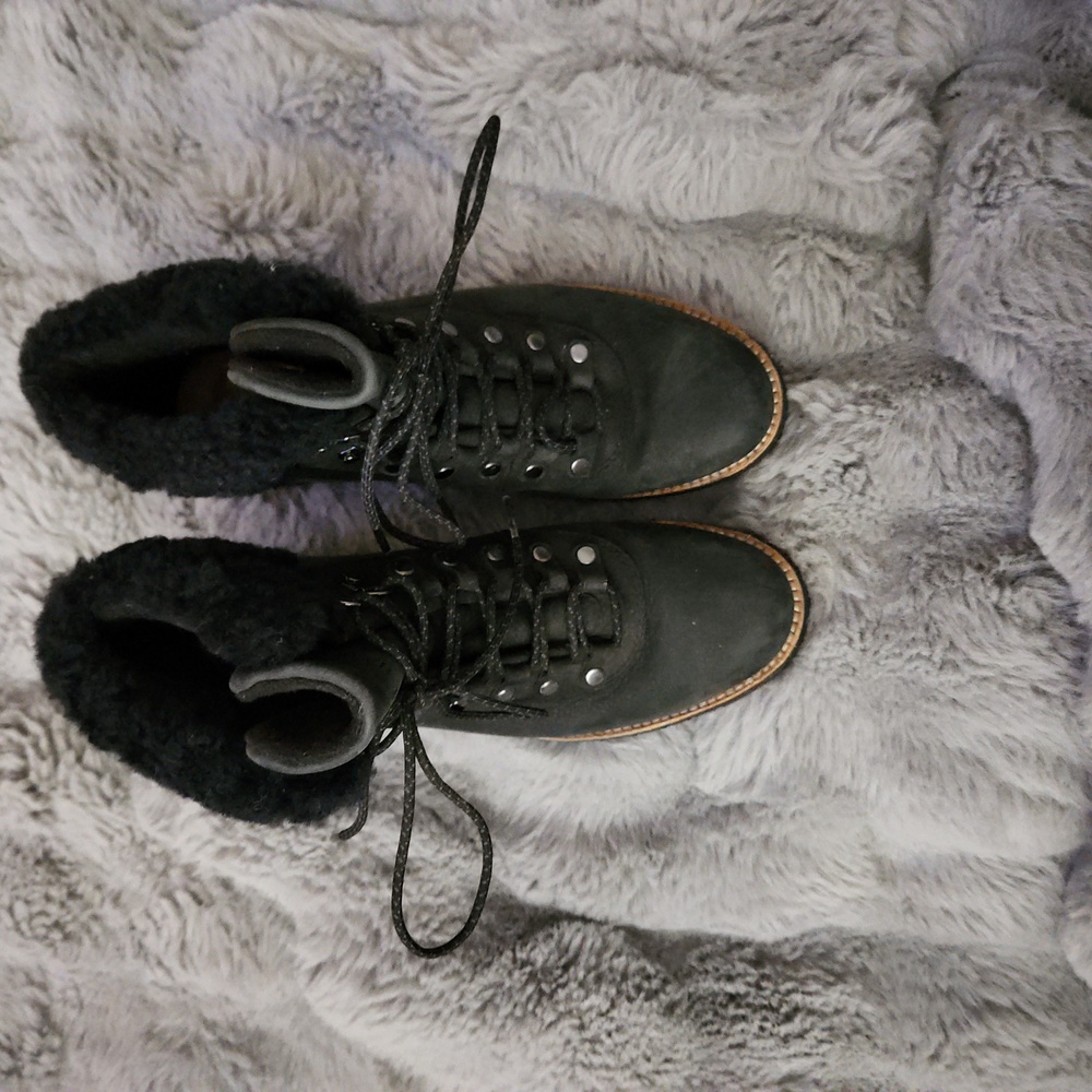 Cole Haan Size 7 B Waterproof Hiking Boots